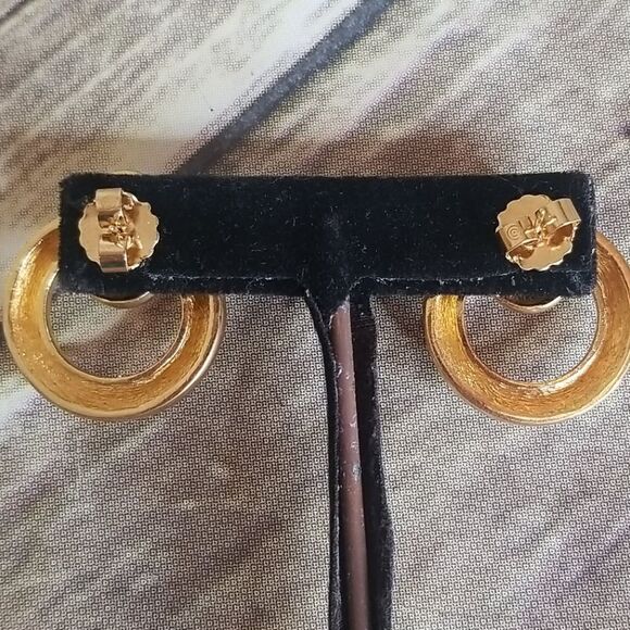 GOLDTONE HOOP AND FAUX PEARL EARRINGS - Picture 5 of 6